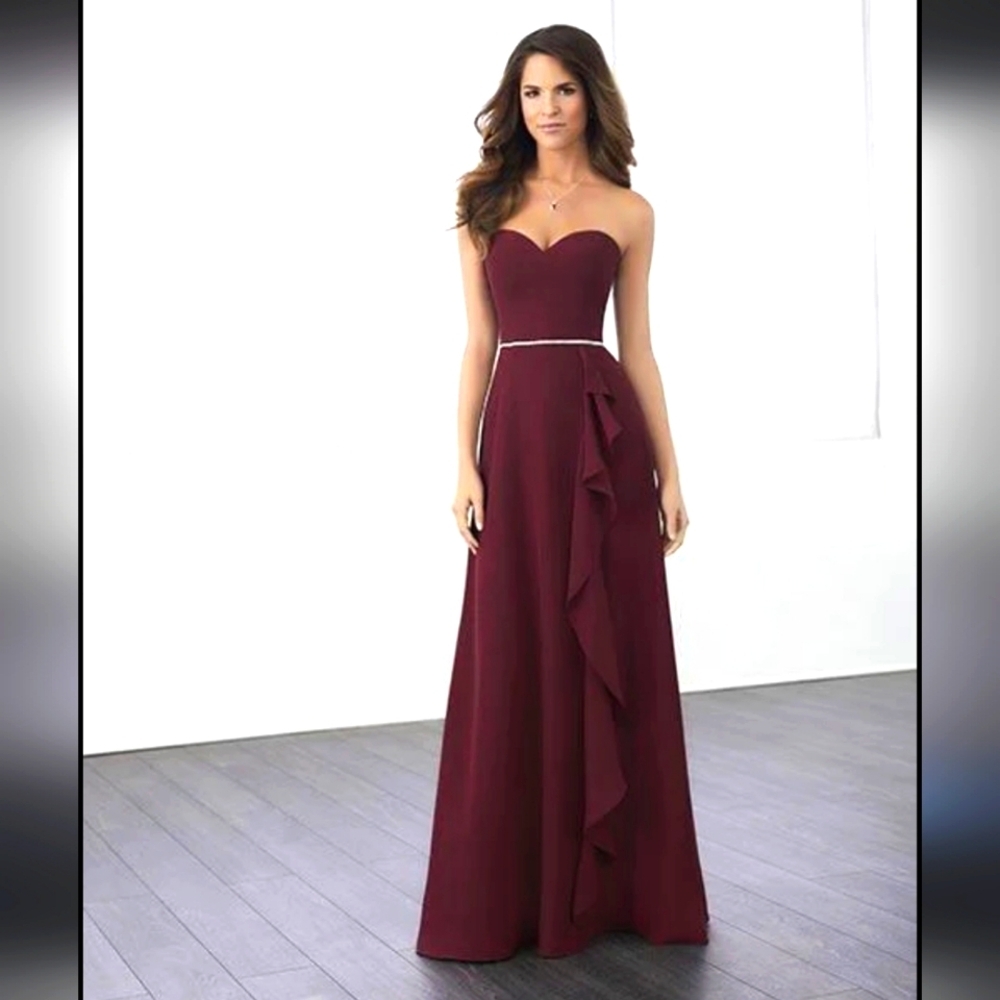 Elegant Burgundy Strapless Evening Gown